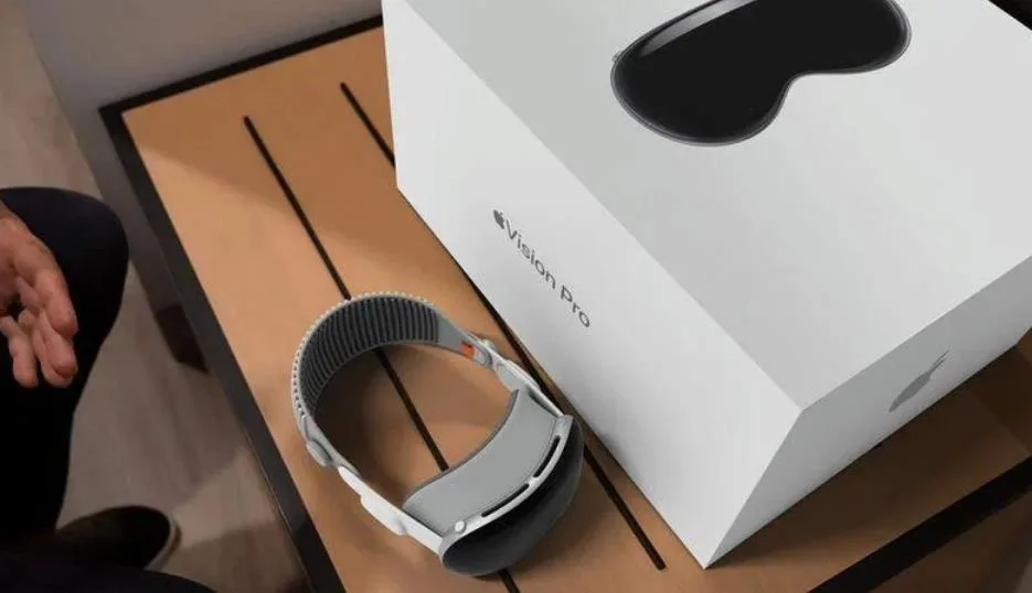 苹果Apple Vision Pro头显包装渲染图曝光 内含众多配件