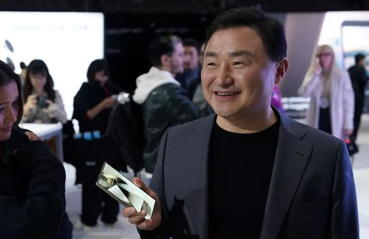 三星Samsung卢武铉：1亿台Galaxy设备将配备Galaxy AI