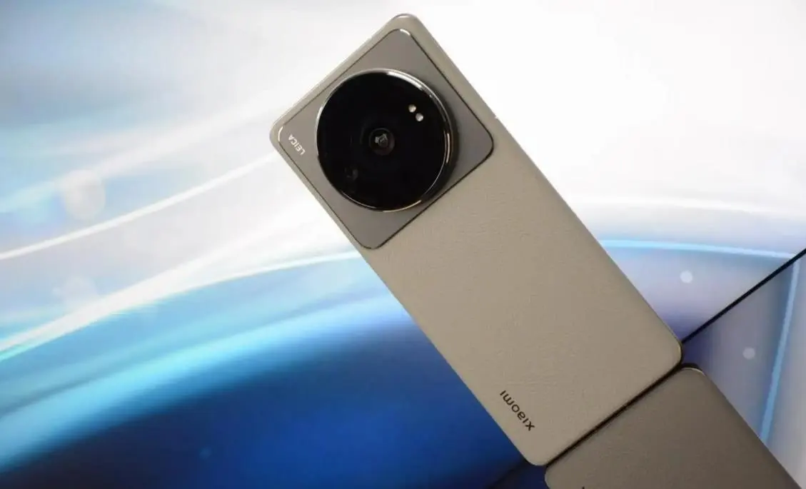 Xiaomi 14 Ultra vs Samsung Galaxy S24 Ultra：谁才是影像之王？