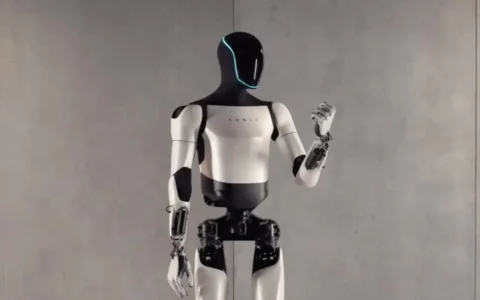 特斯拉Tesla计划2025年出货人形机器人Optimus