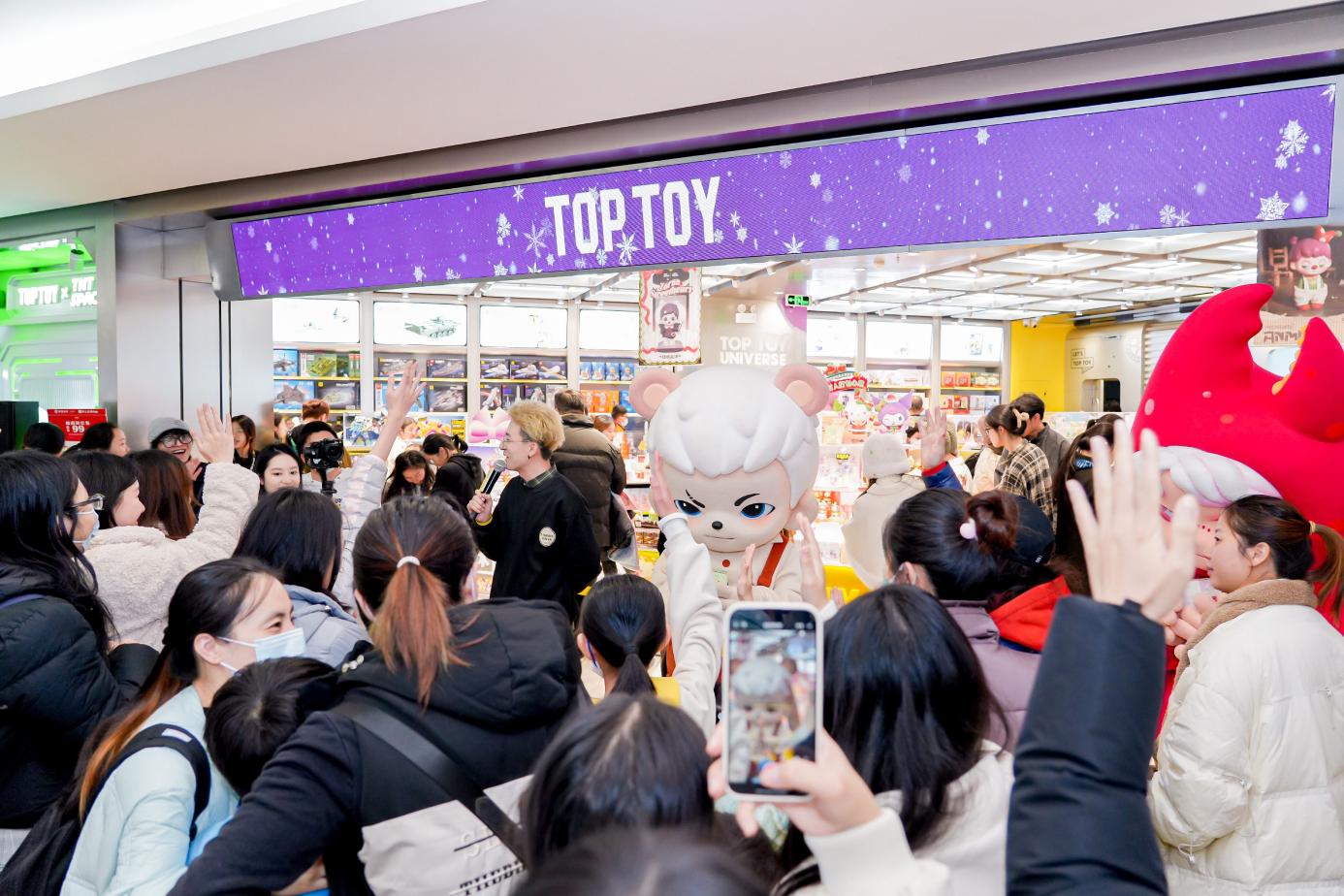 TOP TOY年度营收破10亿元，消费者为何对潮玩市场“乐此不疲”？