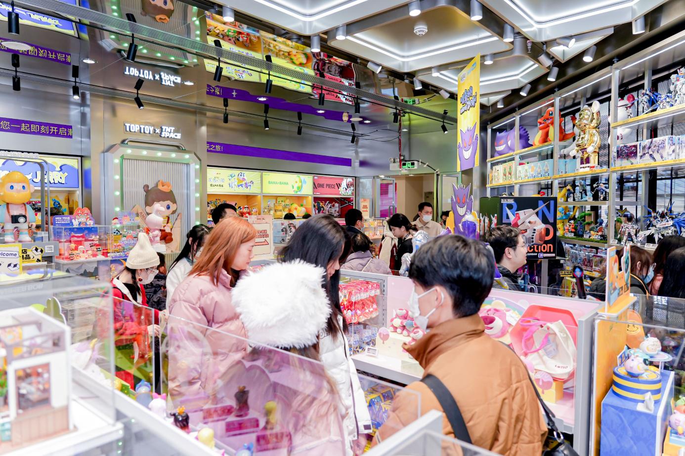 TOP TOY年度营收破10亿元，消费者为何对潮玩市场“乐此不疲”？