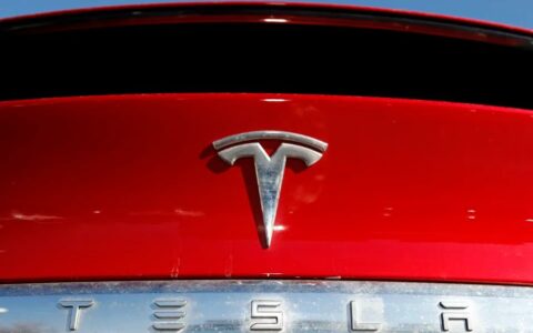 因仪表板警示灯字体过小 特斯拉Tesla召回近220万辆电动汽车