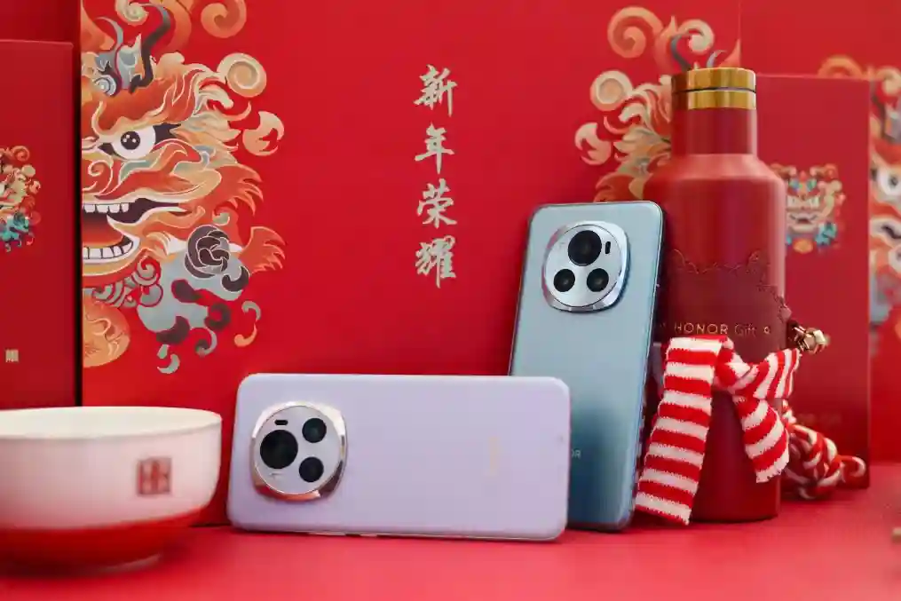 “新年荣耀 一起成龙”，荣耀携手品牌龙年大使成龙花式送祝福