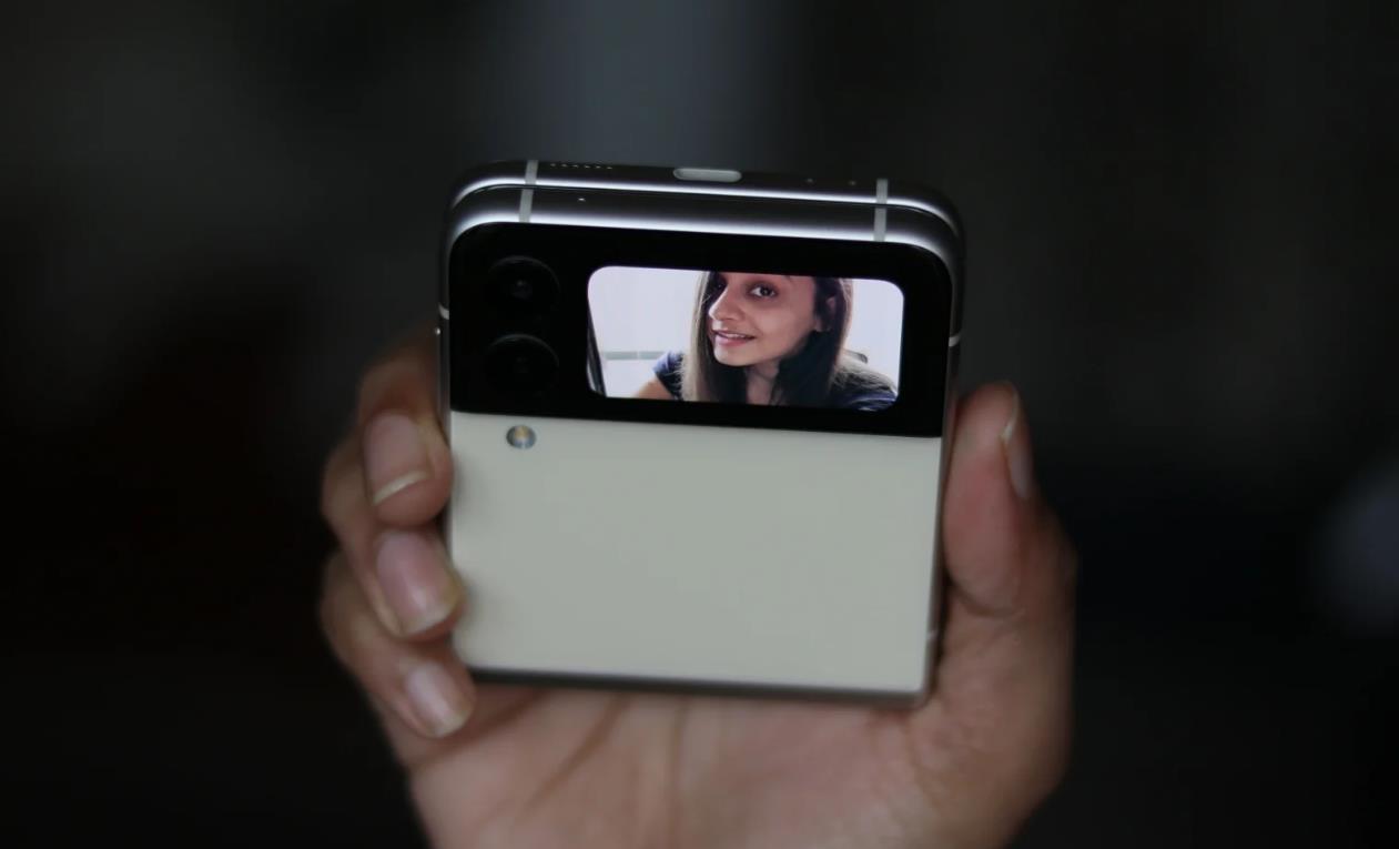 三星Samsung Galaxy Z Flip 3率先获得2024年2月安全更新