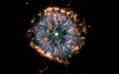 NASA：哈勃太空望远镜揭示“宇宙之眼”NGC 6751的奥秘