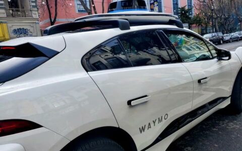 Waymo无人驾驶汽车再出事故：旧金山骑车者受伤