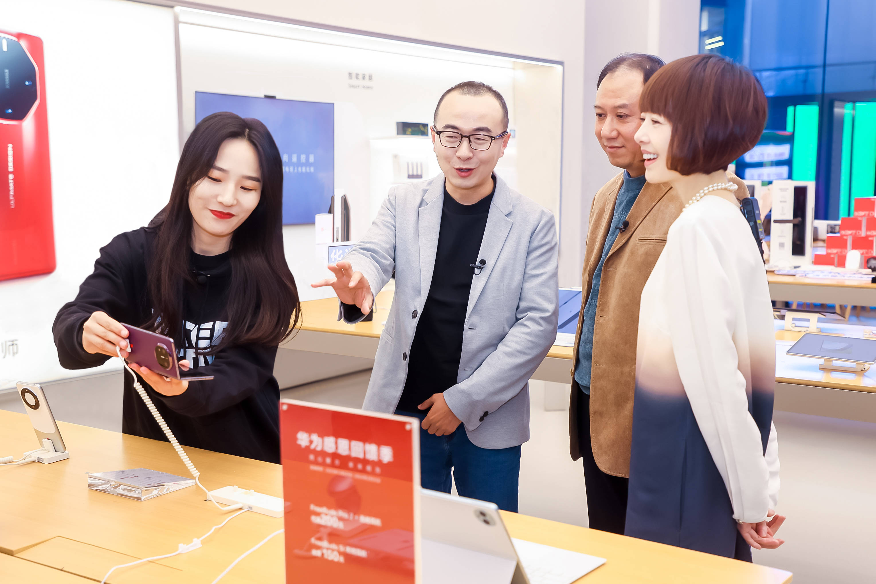 华为视频AiMax影视品鉴会：独家揭秘《鲁豫有约一日行》的坚守与创新 