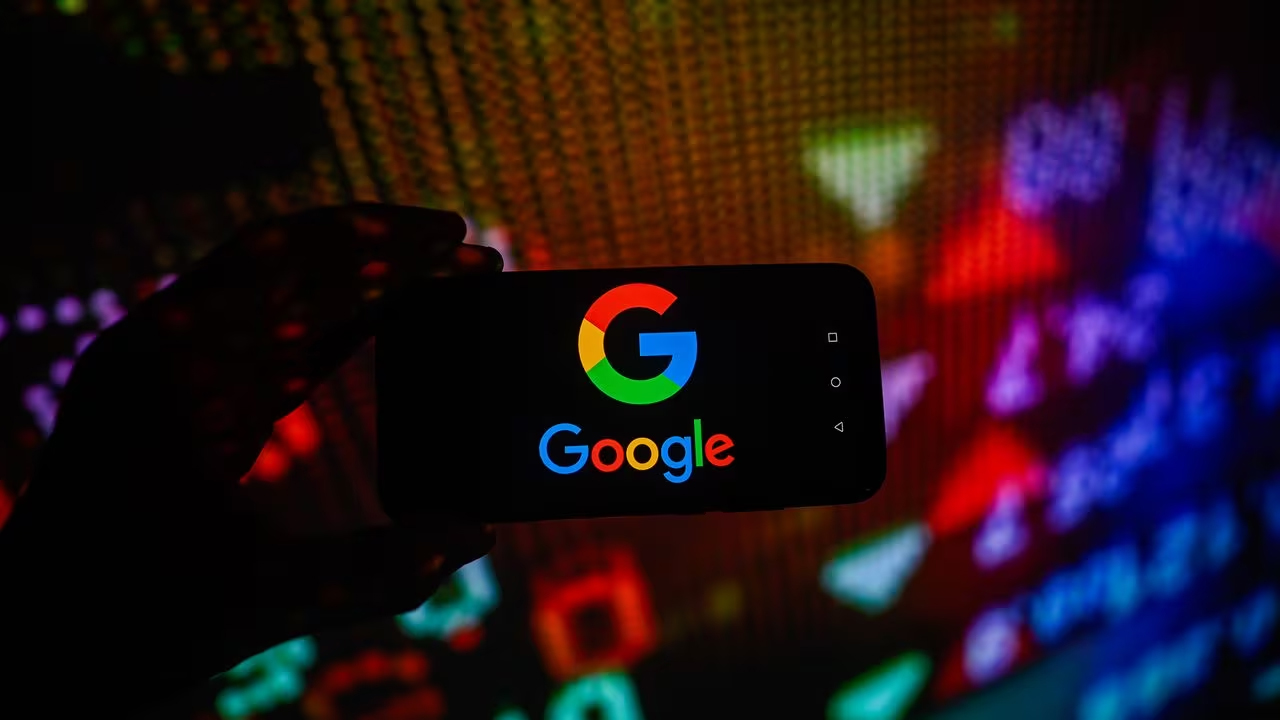 谷歌Google推出人工智能AI助手Gemini：直面挑战Siri，新功能震撼上线