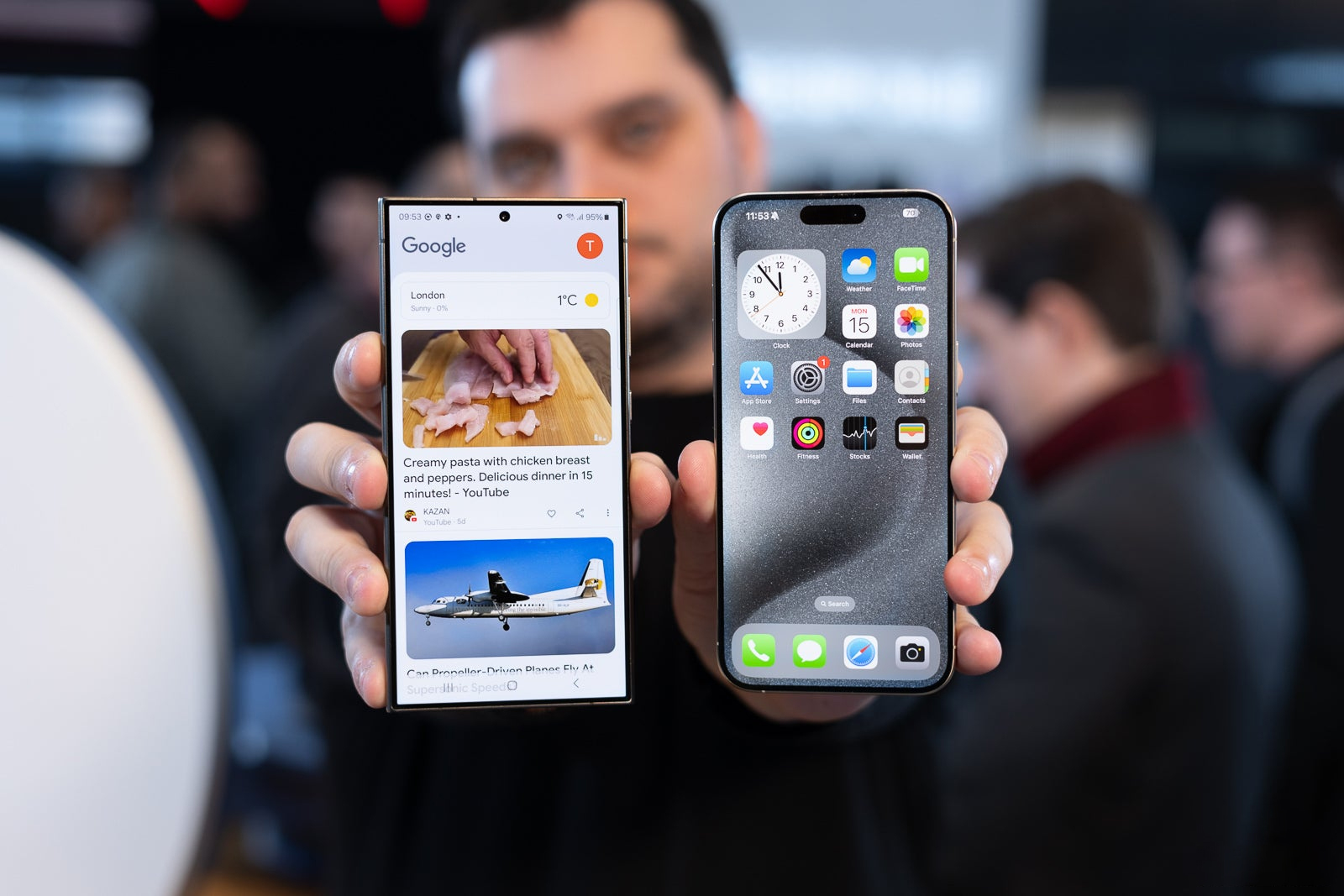 Samsung Galaxy S24 Ultra vs Apple iPhone 15 Pro Max：旗舰对决