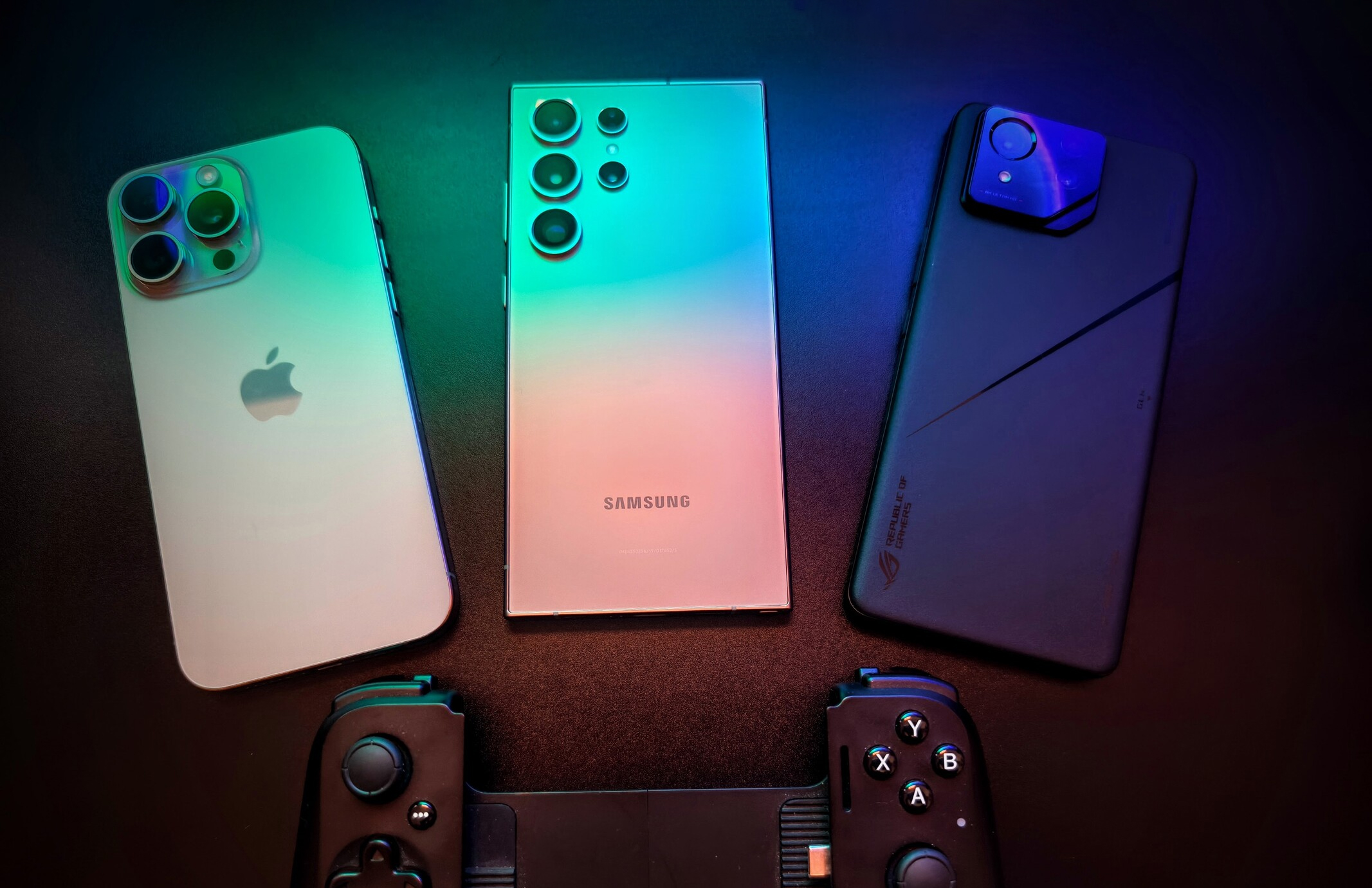 iPhone 15 Pro Max vs Galaxy S24 Ultra vs ROG Phone 8 Pro：游戏散热大比拼