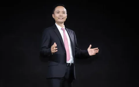 OPPO陈明永发内部信：2024年将迎来AI手机元年