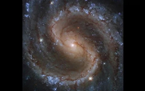 NASA借助哈勃望远镜揭示5400万光年外的“迷失星系”NGC 4535新面貌