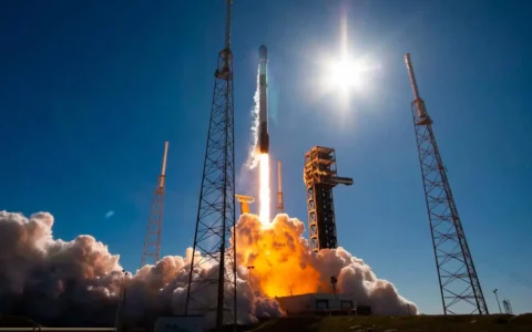 SpaceX猎鹰九号火箭成功发射印度尼西亚Merah Putih 2卫星 完成第300次飞行