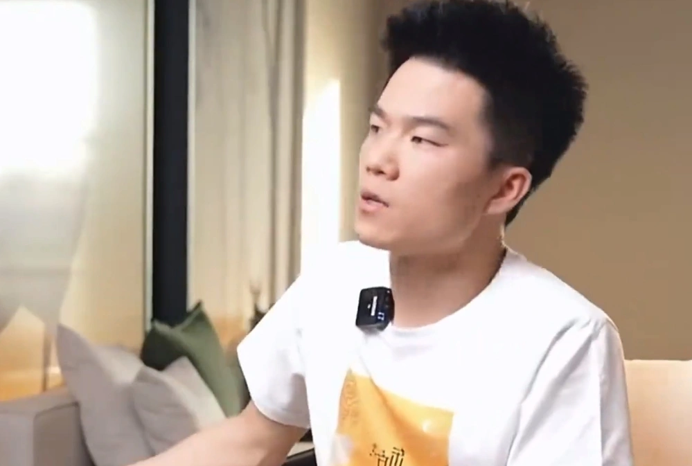董宇辉称非常多3C厂家愿提供低价 “与辉同行”一场直播卖空了洗地机厂家所有现货