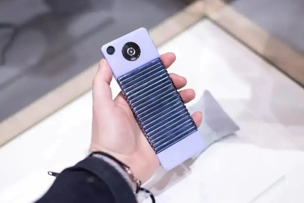 MWC 2024：三星推出Samsung Cling Band概念手机，可弯曲佩戴在手腕上