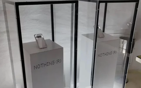 MWC 2024：Nothing Phone (2a) 白色版亮相，搭载三灯条Glyphs系统