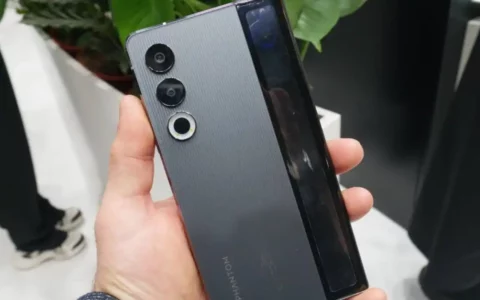 传音Phantom Ultimate原型机亮相MWC 2024 可滚动手机成真