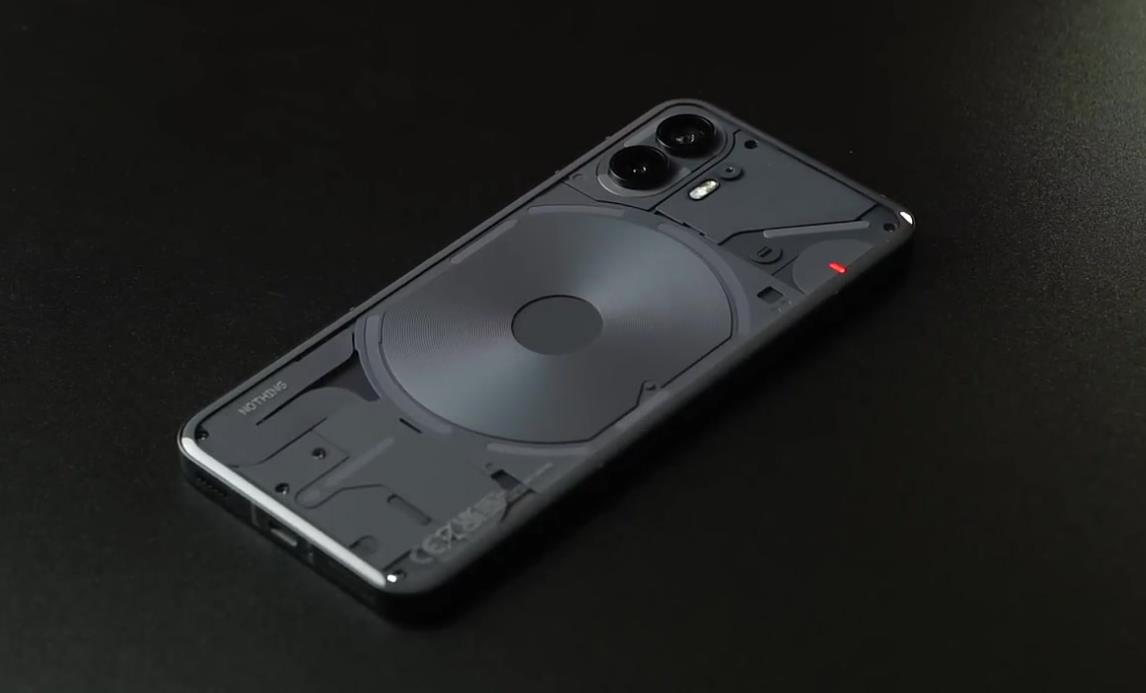 Nothing Phone (2a) 曝光：背面设计与零售包装亮相