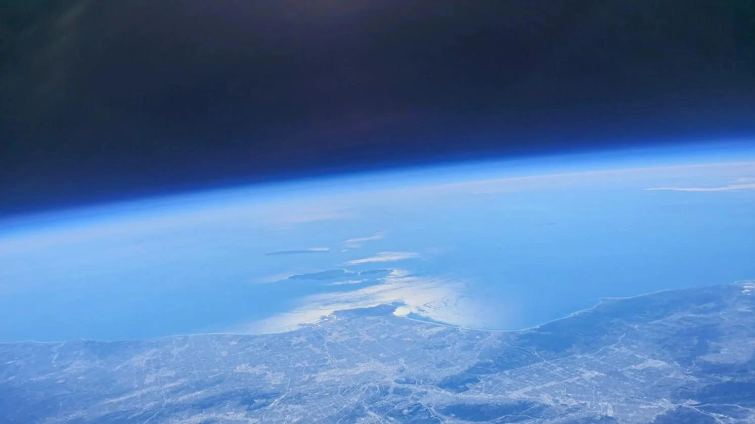 三星Galaxy S24 Ultra在太空视角下的地球之美