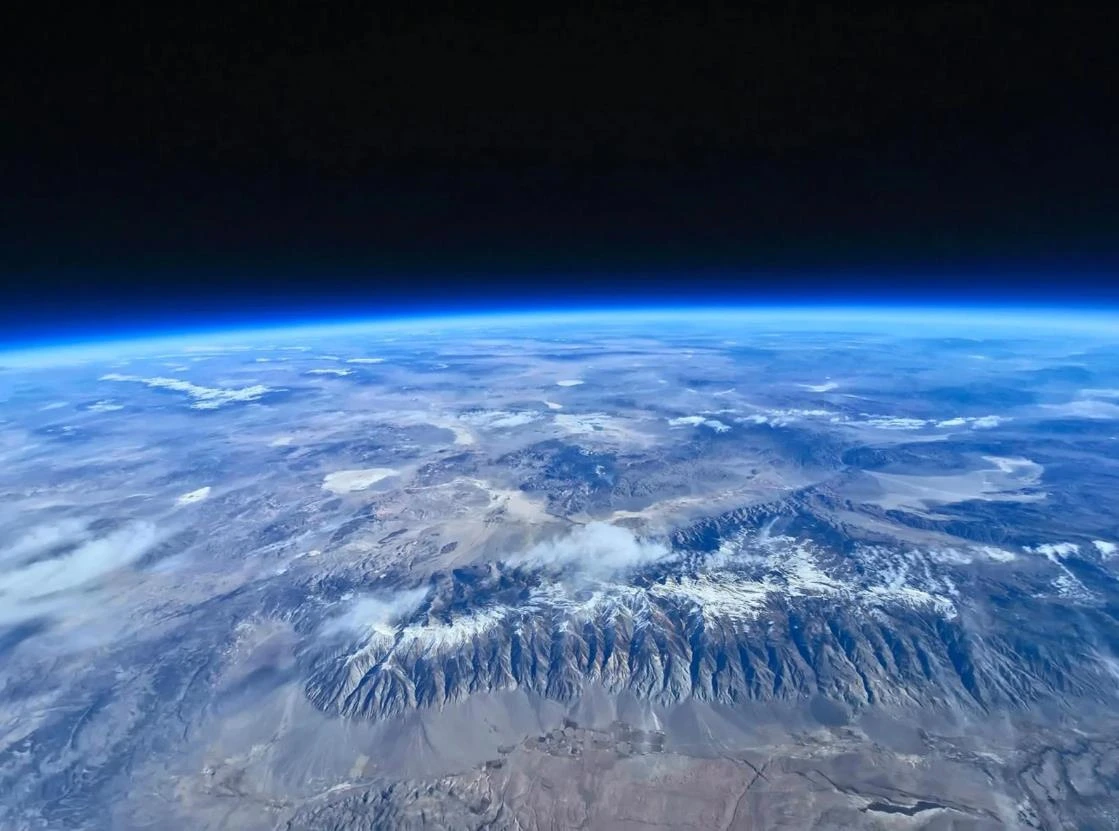三星Galaxy S24 Ultra在太空视角下的地球之美