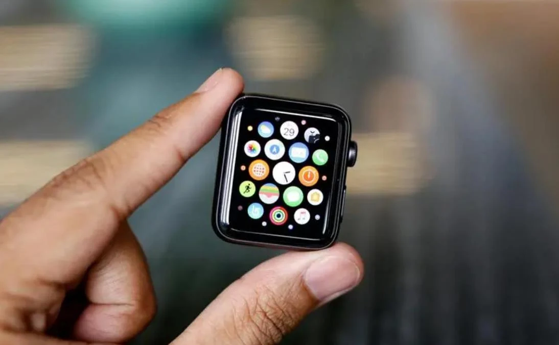 苹果Apple watchOS 10.4 RC更新发布：新增Emoji表情、优化通知功能