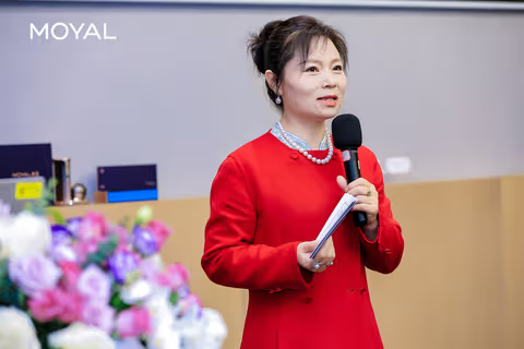 MOYAL岚至携TPS透皮技术及雾光精华仪首秀美博会，引爆全场体验热潮