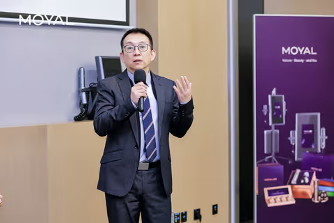 MOYAL岚至携TPS透皮技术及雾光精华仪首秀美博会，引爆全场体验热潮