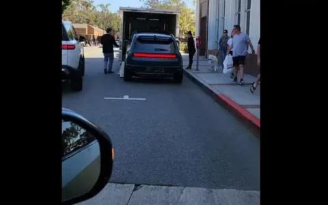 Rivian R3实车惊艳亮相 未来电动跨界车市场或迎新变局