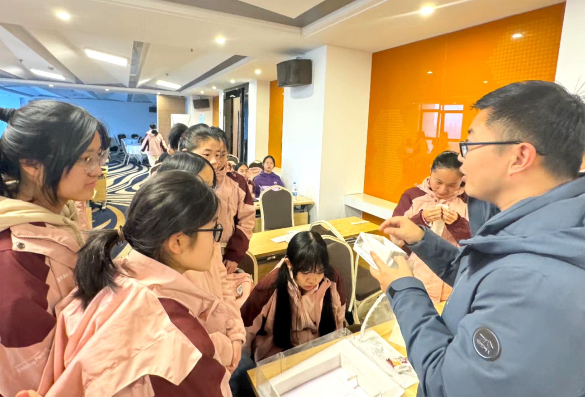 探索科技，塑造未来：三星STEM GIRLS培养女性科研新秀