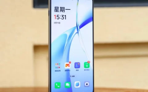 一加OnePlus Ace 3V新机曝光：居中挖孔设计搭配骁龙7+ Gen 3，颜值性能俱佳