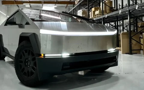 特斯拉Tesla加速生产电动皮卡 得州超级工厂现身数百辆Cybertruck
