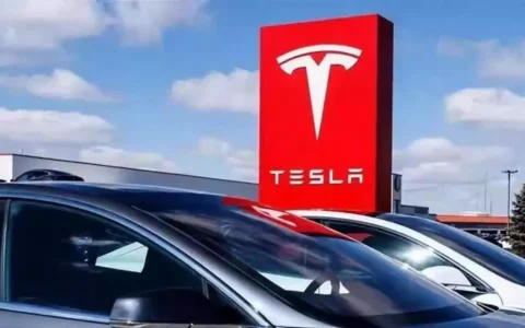 美股三大指数集体收跌 特斯拉年内累跌近35%