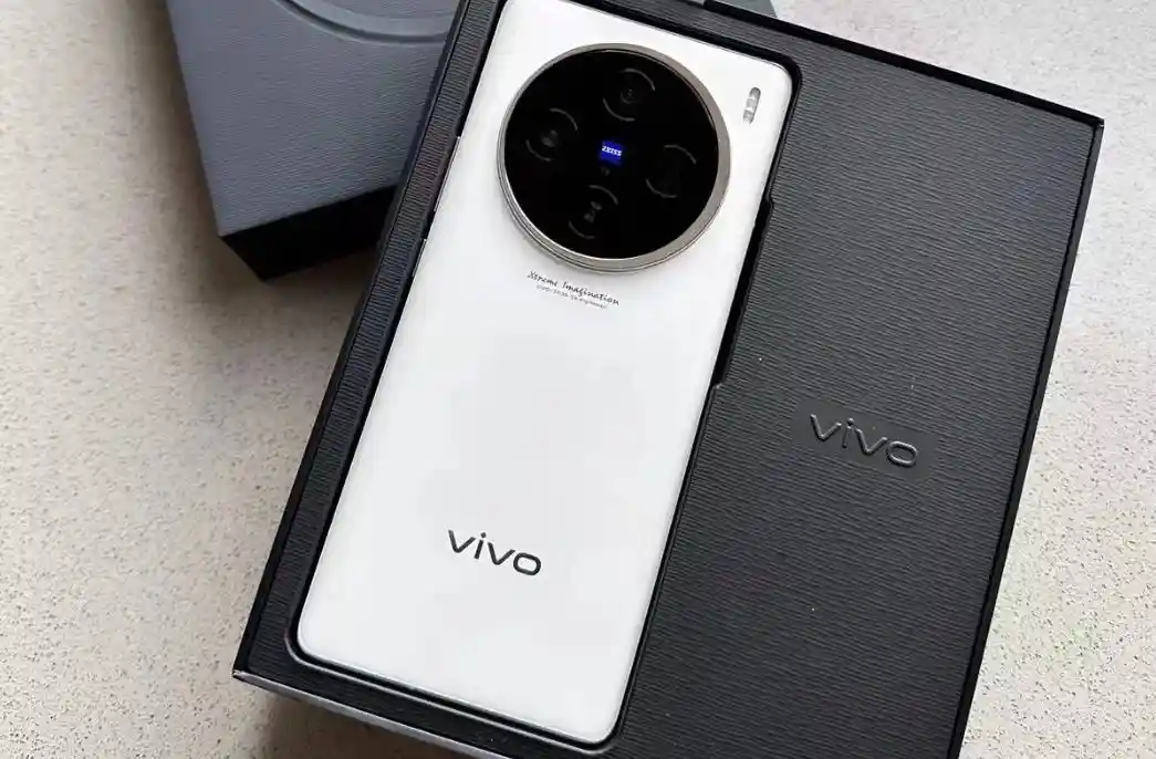 vivo X100震撼来袭！强悍性能与拍照双料王，曲面屏短板难掩其光芒！