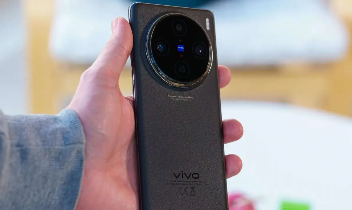 vivo X100s配置曝光：或搭载联发科天玑9300+芯片