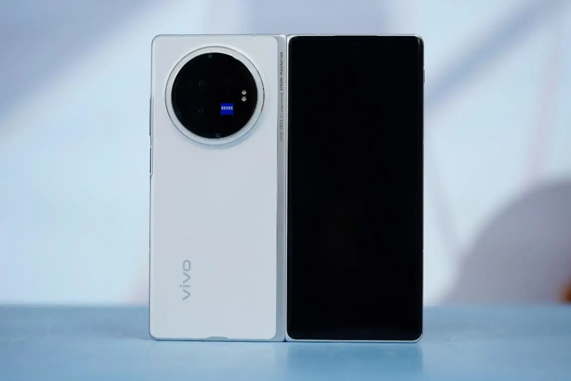 vivo X Fold3系列外观大曝光：精致轻薄，双色可选