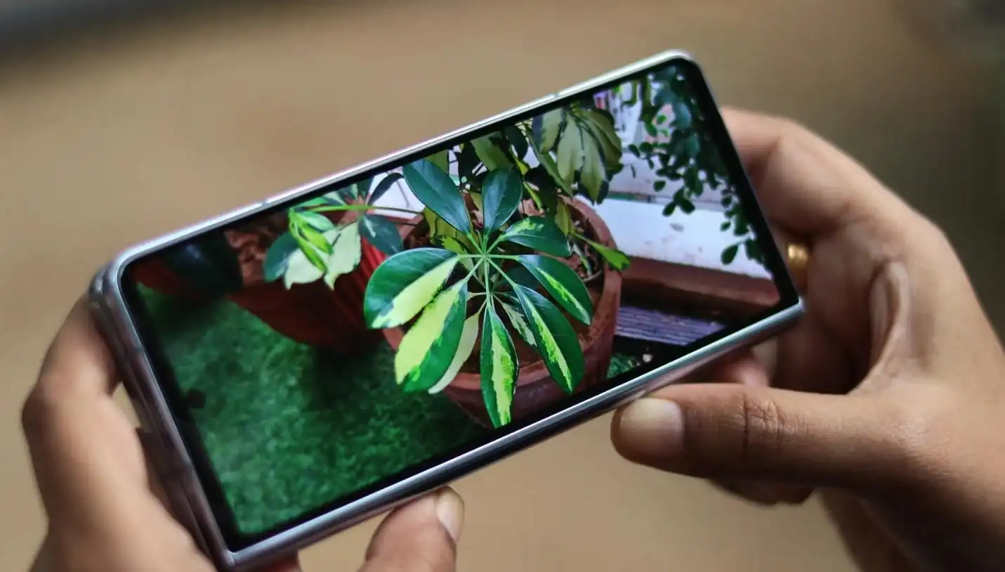 三星Galaxy Z Fold 6传闻：或配大猩猩玻璃装甲与16GB内存