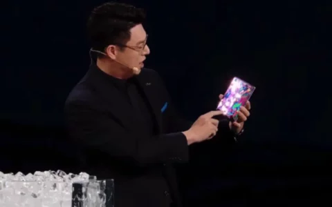 Vivo X Fold3发布会现场演示"翻车"  低温环境下展露“南极品质”真实性受质疑