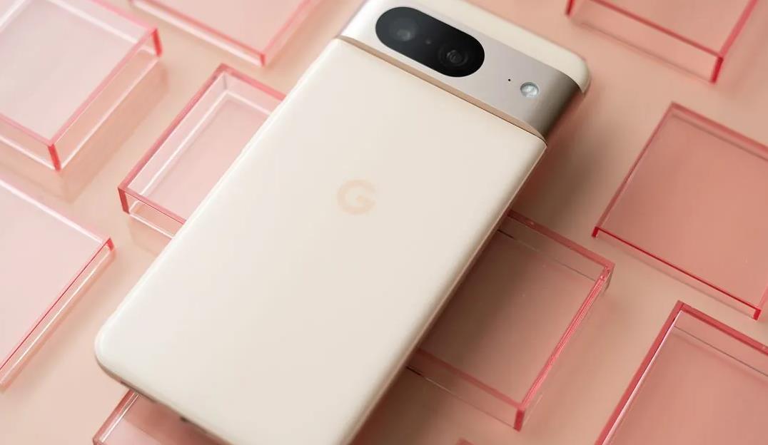 谷歌将为Google Pixel 8手机引入Gemini Nano模型，新增录音总结与智能回复功能