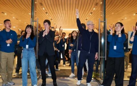 苹果上海静安寺新店盛大开业，CEO库克亲临现场助阵