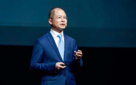 华为宣布徐直军接任轮值董事长，2023年营收增长显著