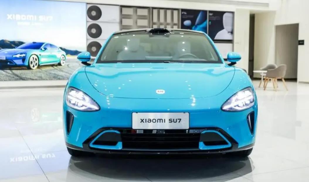 为什么小米的第一款车要叫SU7?