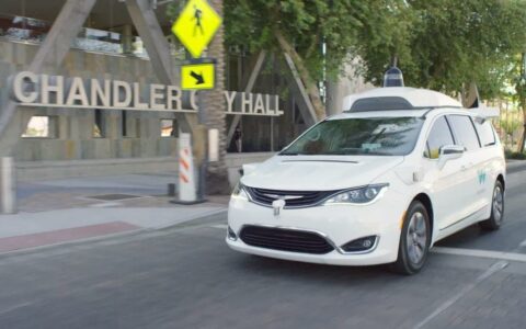 Uber Eats联手Waymo自动驾驶汽车，凤凰城率先开启无人配送新纪元