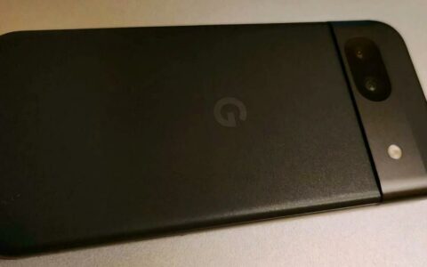 谷歌GooglePixel 8a真机曝光：磨砂背面与收窄边框设计引关注