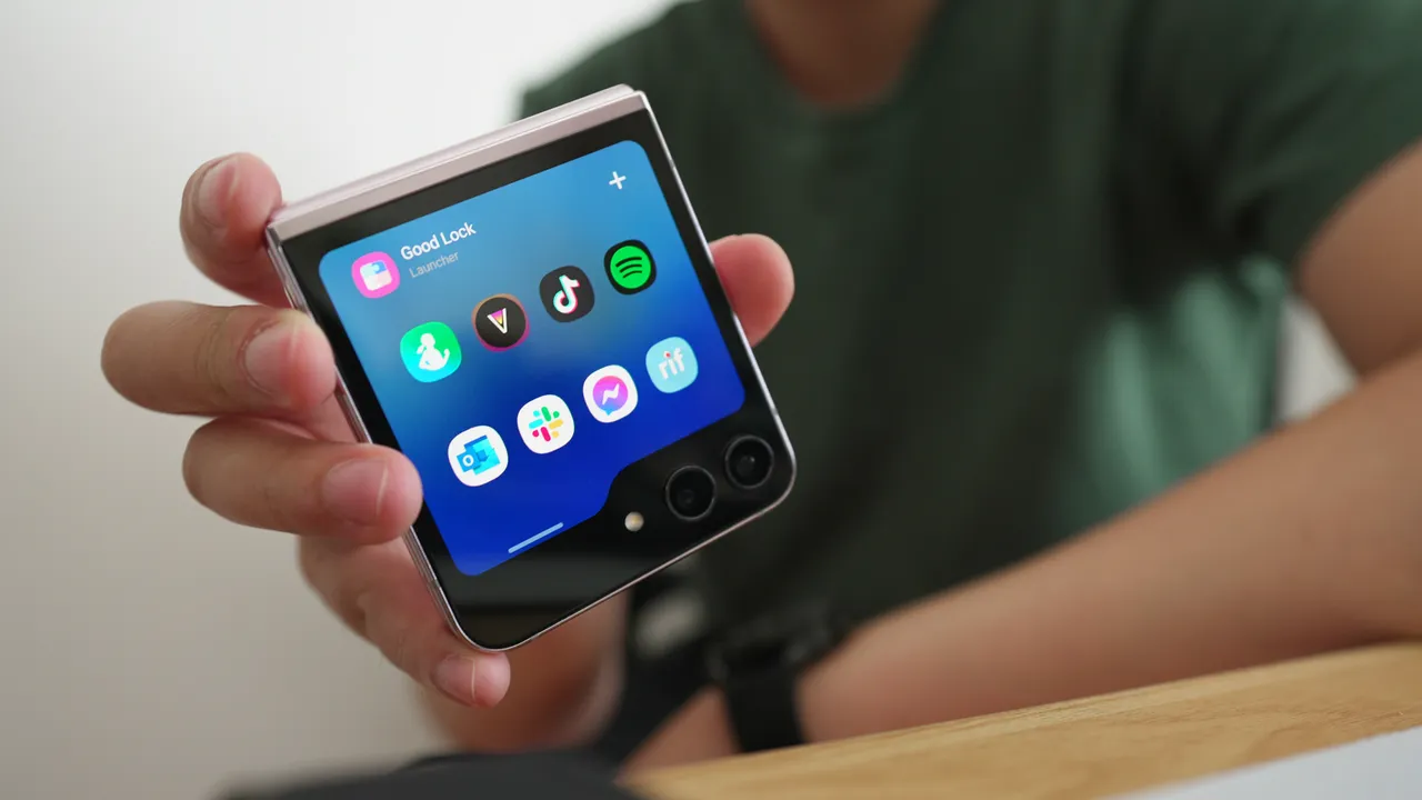 SAMSUNG Galaxy Z Flip 5：美国亚马逊限时特惠，立享220美元折扣，仅需899.99美元！