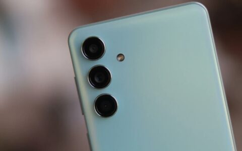 三星Galaxy M55 vs Galaxy M54深度对比：新机型如何重设廉价手机性能与价值标准