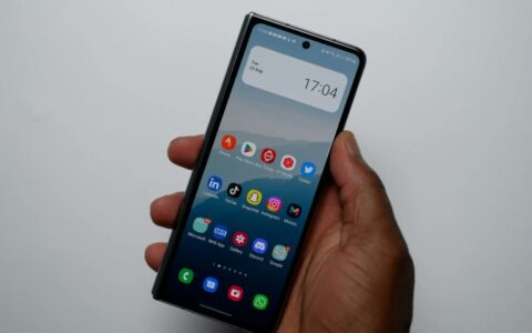 三星Galaxy Z Fold 4美国市场迎来2024年4月安全更新，用户翘首以盼One UI 6.1