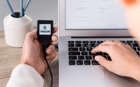 Trezor Model T：美国百思买立省54美元，当前仅售125美元，助您安心探索加密货币世界！