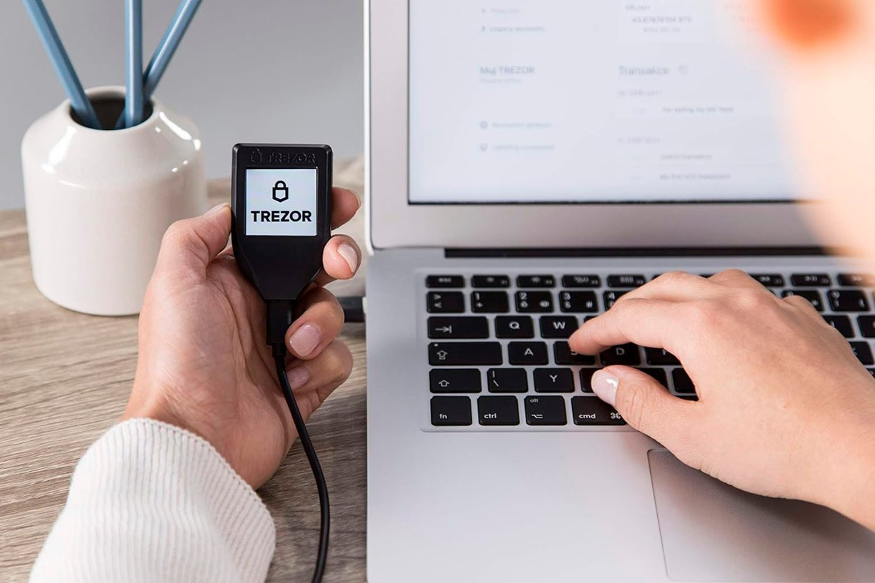 Trezor Model T：美国百思买立省54美元，当前仅售125美元，助您安心探索加密货币世界！