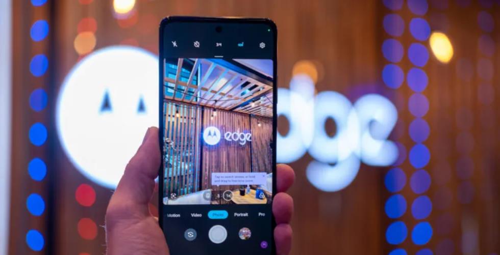 摩托罗拉Edge 50 Ultra vs 谷歌Pixel 8 Pro：旗舰之战，谁将更胜一筹？